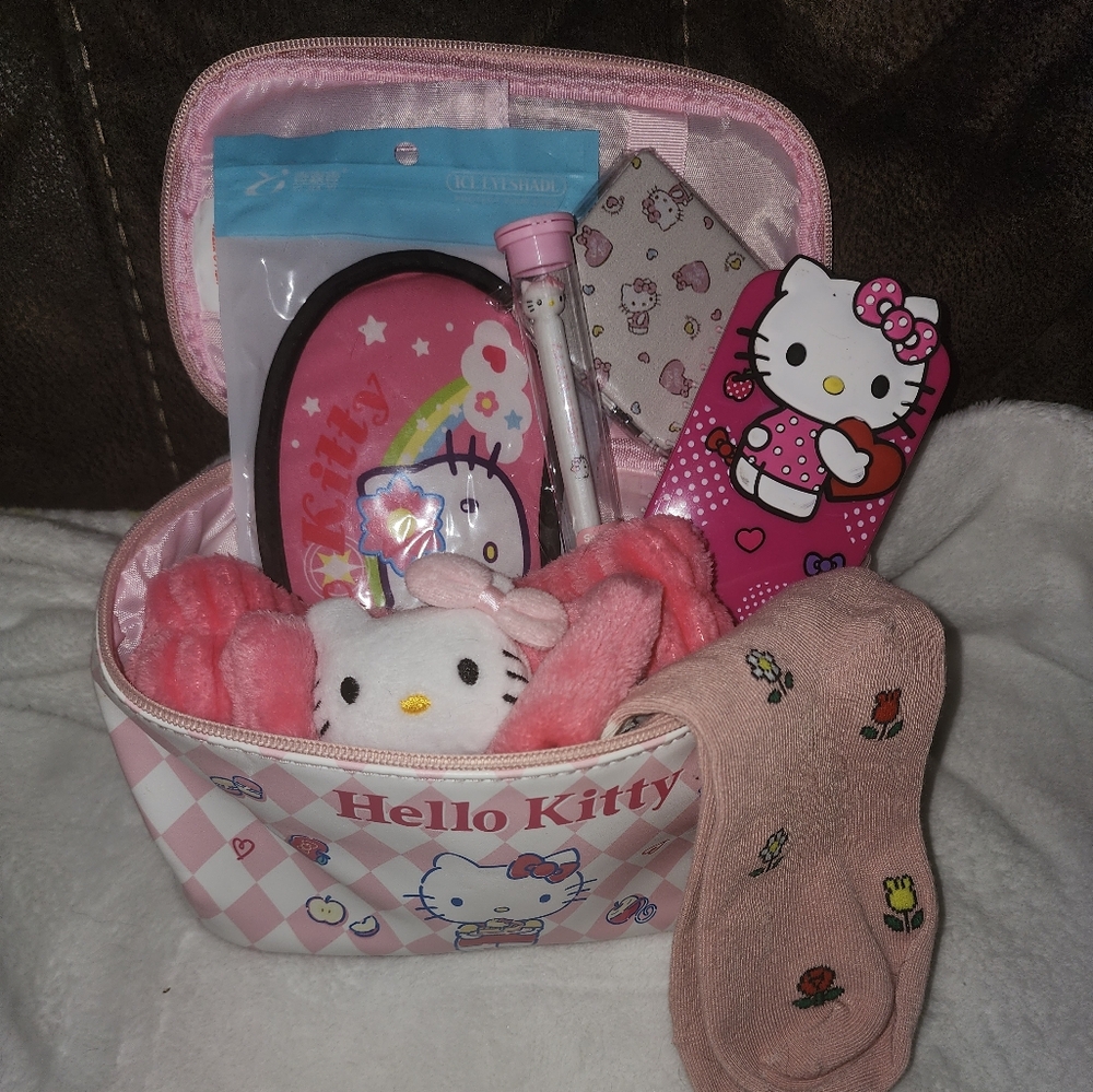 Hello Kitty Cosmetic Case Bundle